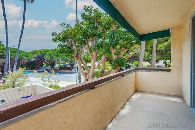 Building Photo - 6333 La Jolla Blvd