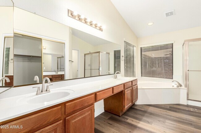 Building Photo - 1517 W Islandia Dr