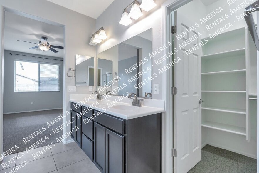 Building Photo - 8431 N Mountain Stone Pine Way