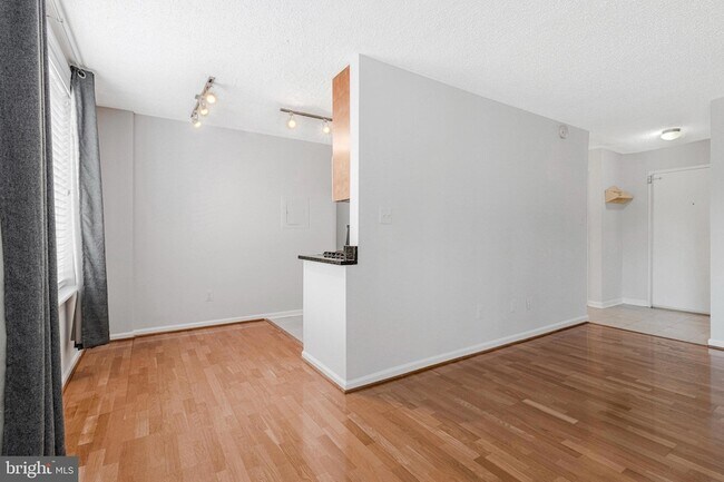 Building Photo - 1730 Arlington Blvd