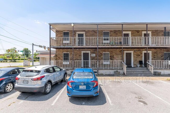 Primary Photo - 3807 Woodlawn St