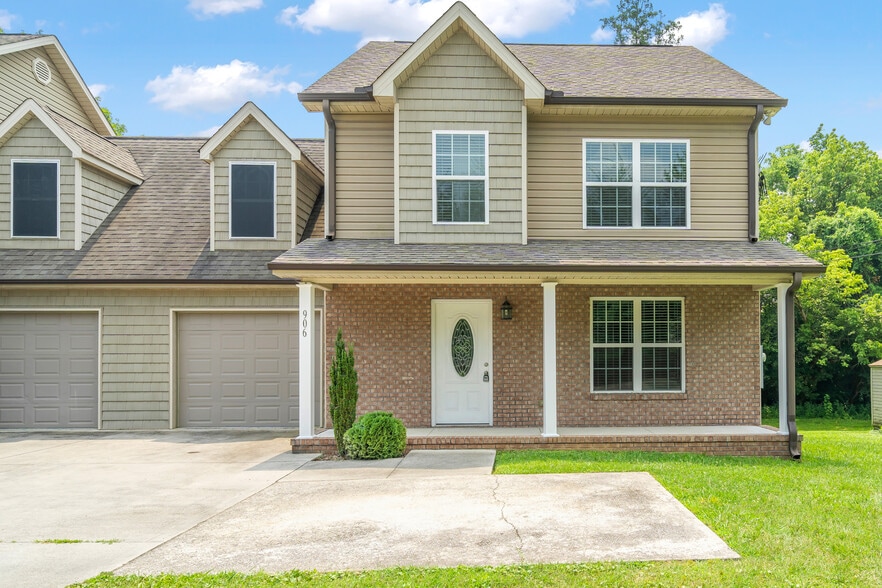 Building Photo - 906 E Inskip Dr