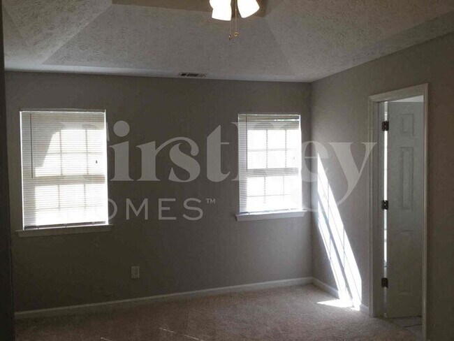 Building Photo - 280 Lazy Hollow Ln