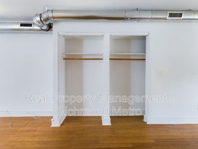 Building Photo - 1639 W Cary St