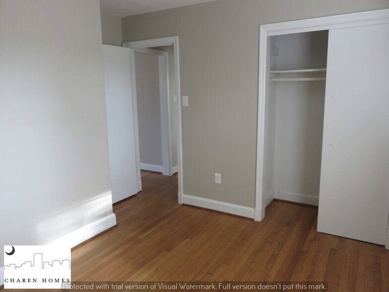 Building Photo - 1909 S Battery Dr