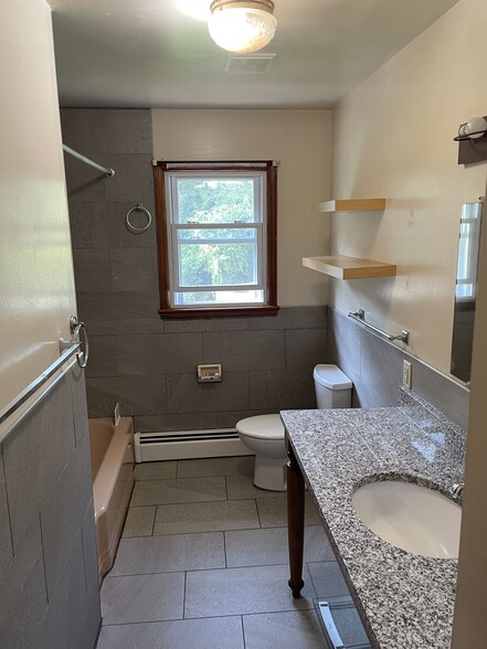 Building Photo - 403 Marlington St