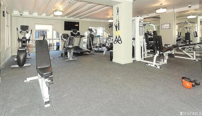 Mezzanine-level gym. - 631 Ofarrell St