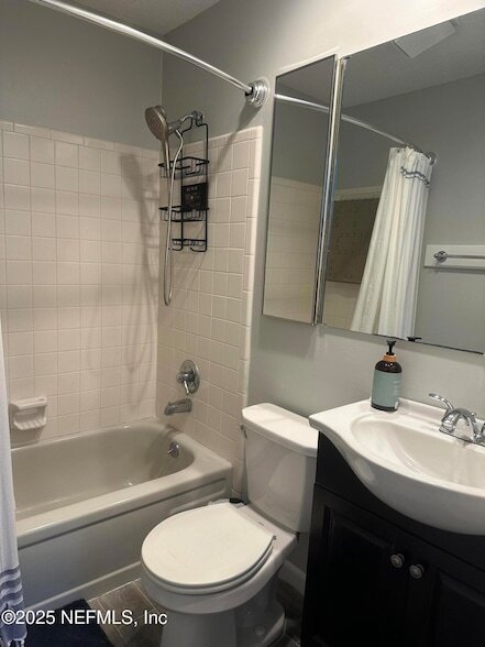 Building Photo - 133 Bermuda Ct