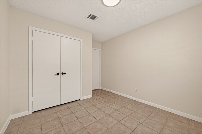 Building Photo - 11535 Bellspring Dr