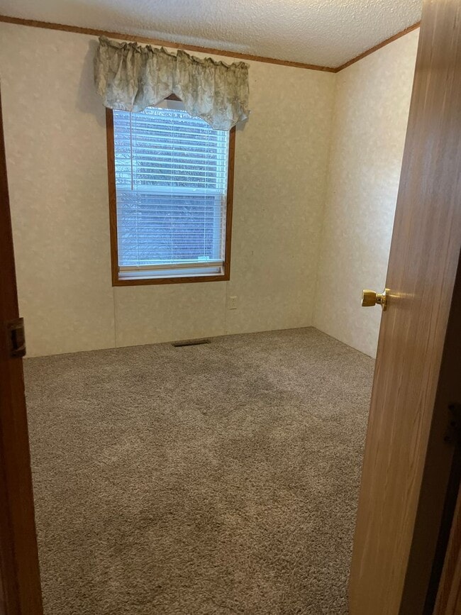 Building Photo - Wonderful 3 Bed 2 Bath In-Town