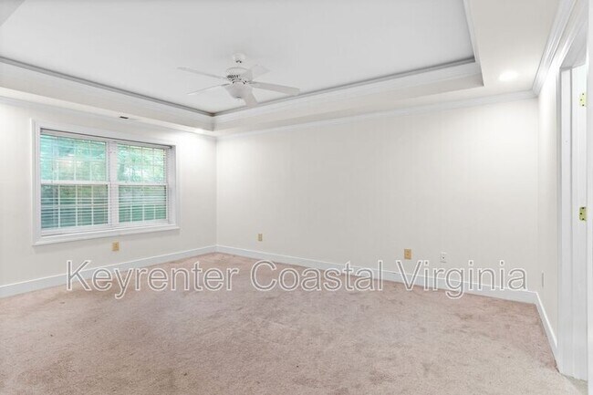 Building Photo - 40 Normandy Ln
