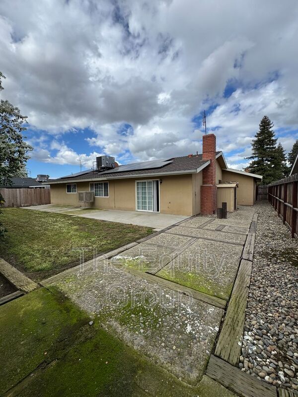 Building Photo - 1009 W Laura Ave