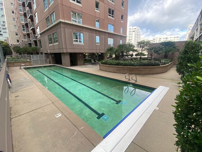 Building Photo - Epic REA: Fabulous 2 BR/2 BA South Beach C...