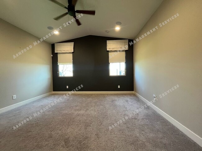 Building Photo - BEAUTIFUL 3 BEDROOM 2 BATHROOM HOME IN PEORIA