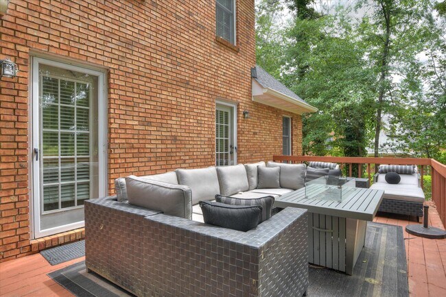 Building Photo - 126 Dewberry Ln