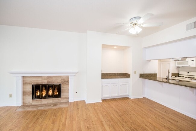 Building Photo - Updated 2 BR- 2 BA in FOUNTAIN VALLEY