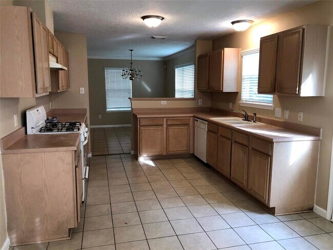 Building Photo - 9311 Eaglewood Spring Dr