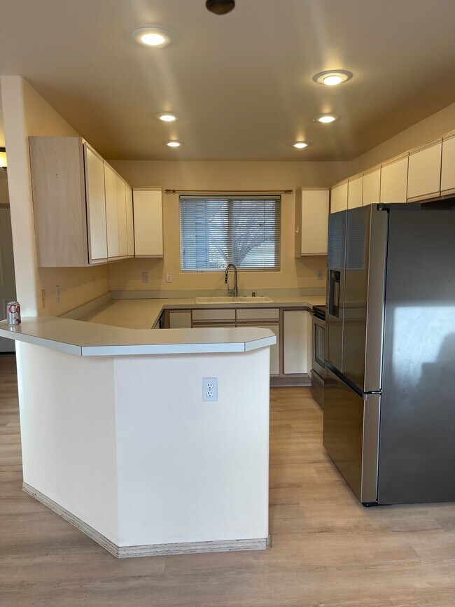 Building Photo - 124 Lambert Ct