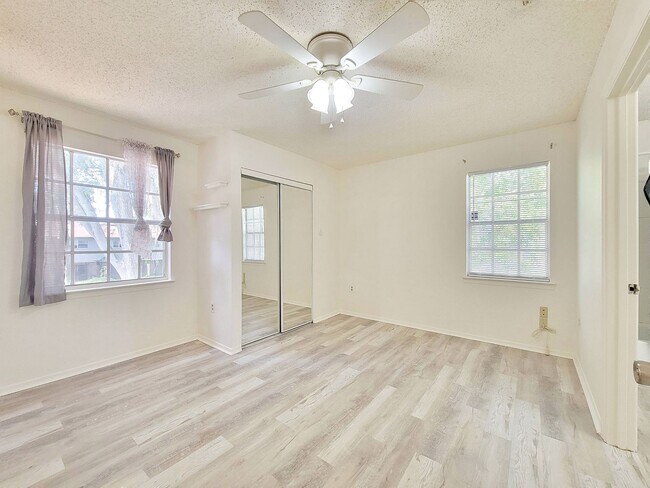 Building Photo - 3705 SW 27th St