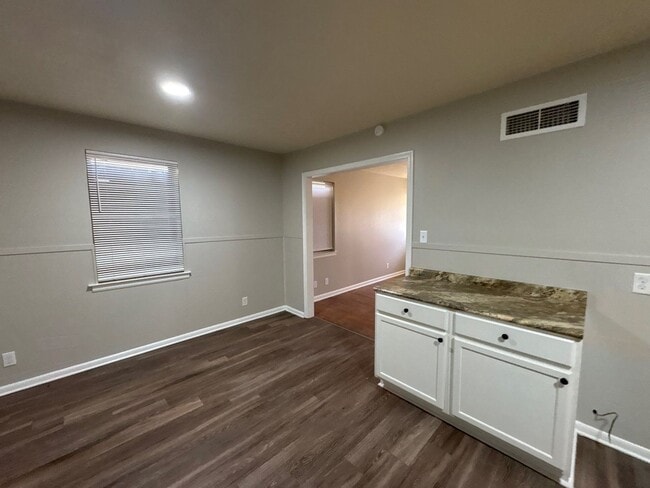 Building Photo - Newly Renovated Home In Frayser - Open To Section 8