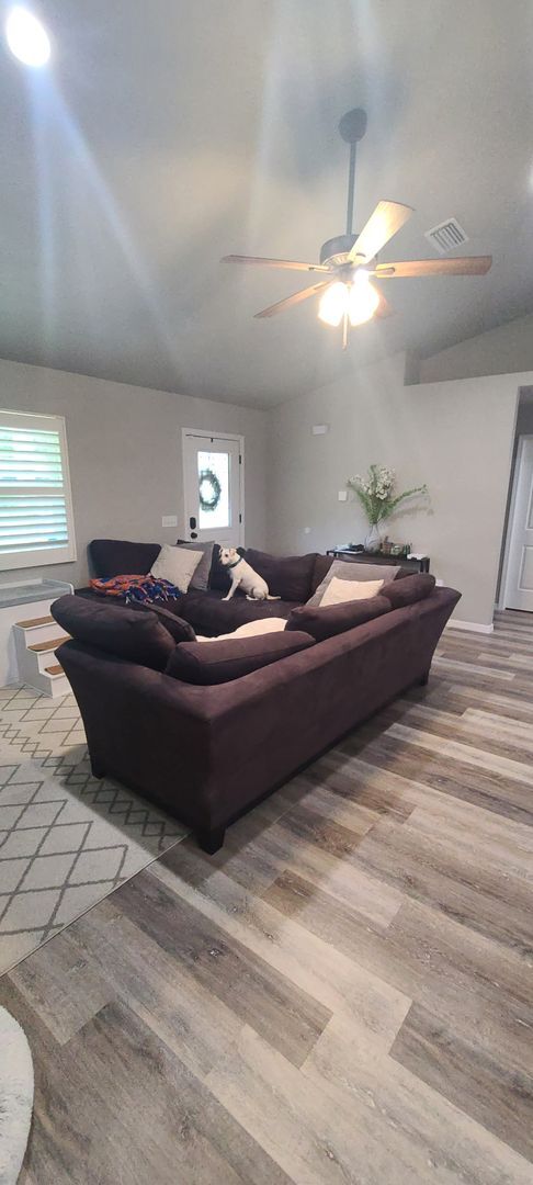 Building Photo - Beautiful 3BR/2BA home with large fenced-i...