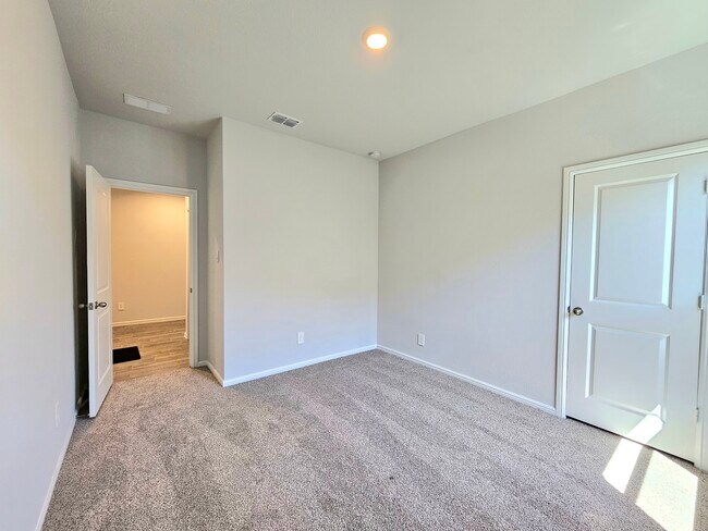 Building Photo - 5449 Red Fern Ln