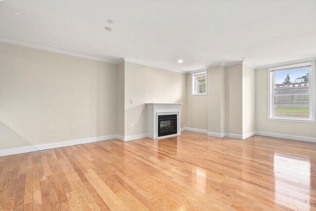 Building Photo - 73 Chelsea St