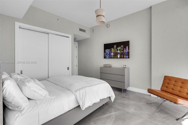 Building Photo - 18501 Collins Ave