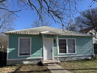 Building Photo - 2 bedroom/1 bathroom with extra office/sit...