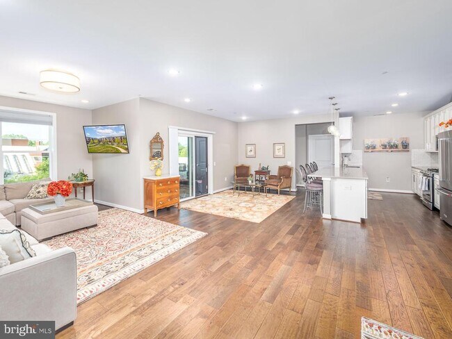 Building Photo - 3989 Norton Pl