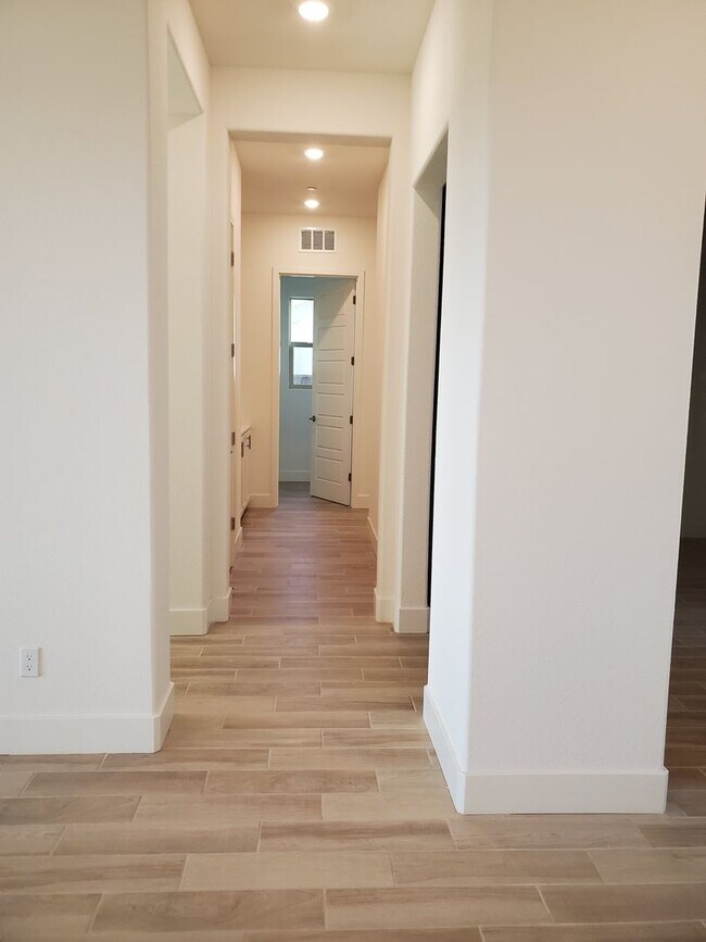 Building Photo - Next Gen Home with main house and guess unit in Spring lake Area