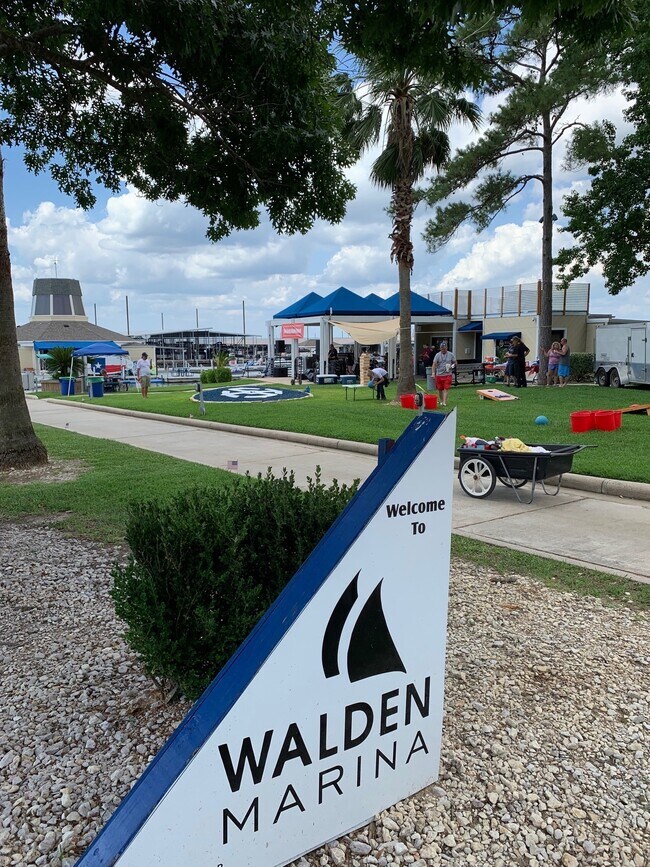 Building Photo - 12500 Melville Dr