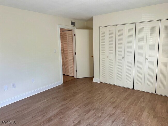 Building Photo - 12650 Kenwood Ln