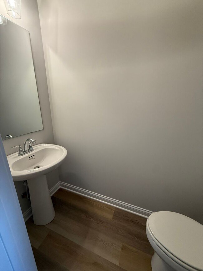 Building Photo - 6469 Fortuna Ave