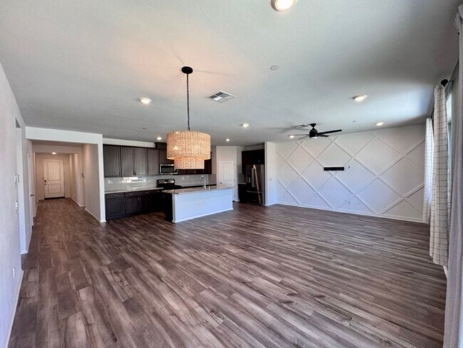 Building Photo - Stylish Single-Story Home with Solar in Me...