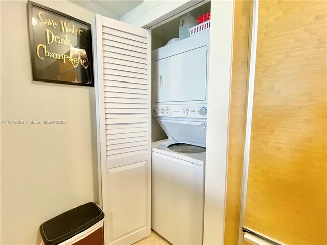 Building Photo - 1830 S Ocean Dr