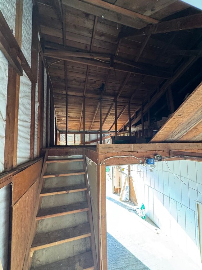 Building Photo - Myrtle Creek 2-Bedroom Home with Garage