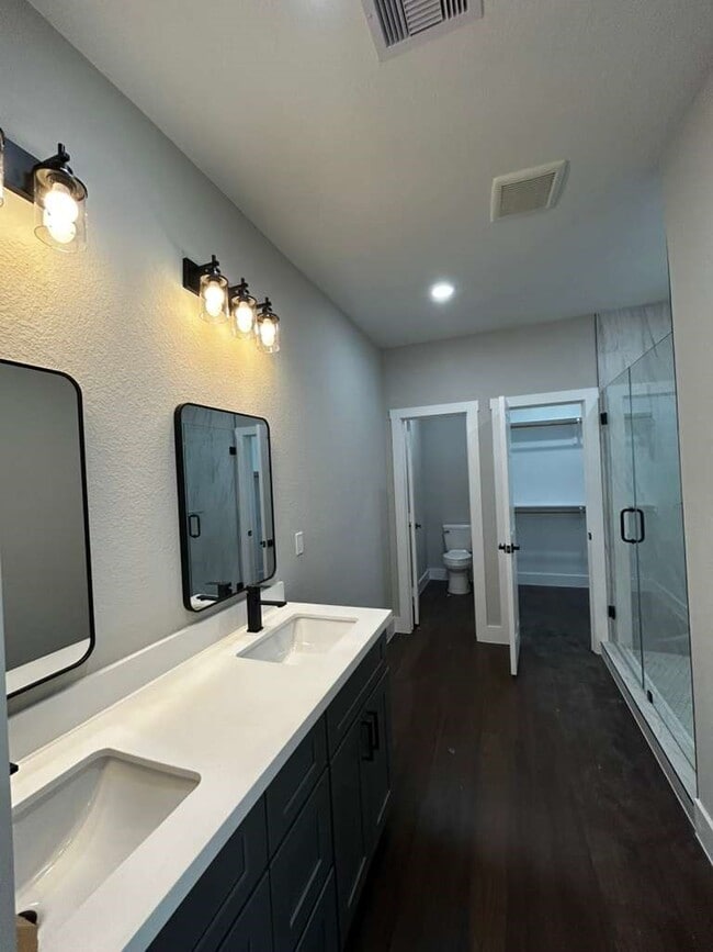 Building Photo - 704 Avenue I