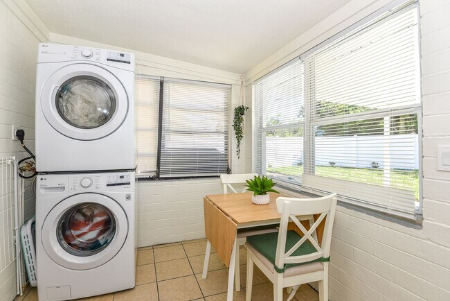 Building Photo - 6 Palmetto Dr