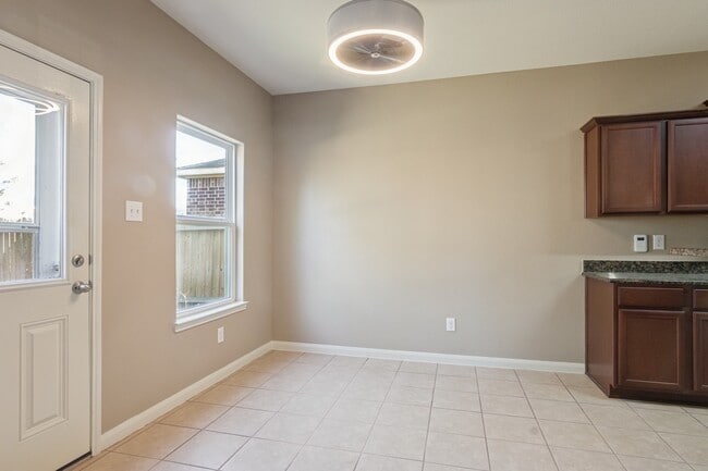 Building Photo - 20506 Freedom River Dr