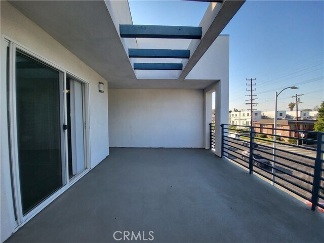 Building Photo - 14614 Vanowen St