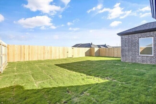 Building Photo - Modern home