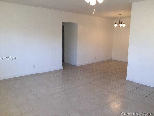 OPEN LAYOUT WITH SEPARATE LIVING ROOM AND DINING ROOM - Edge Apartments