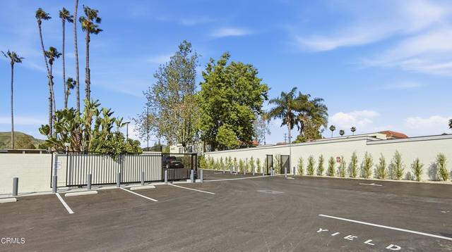 Building Photo - 61 Redwood Ave