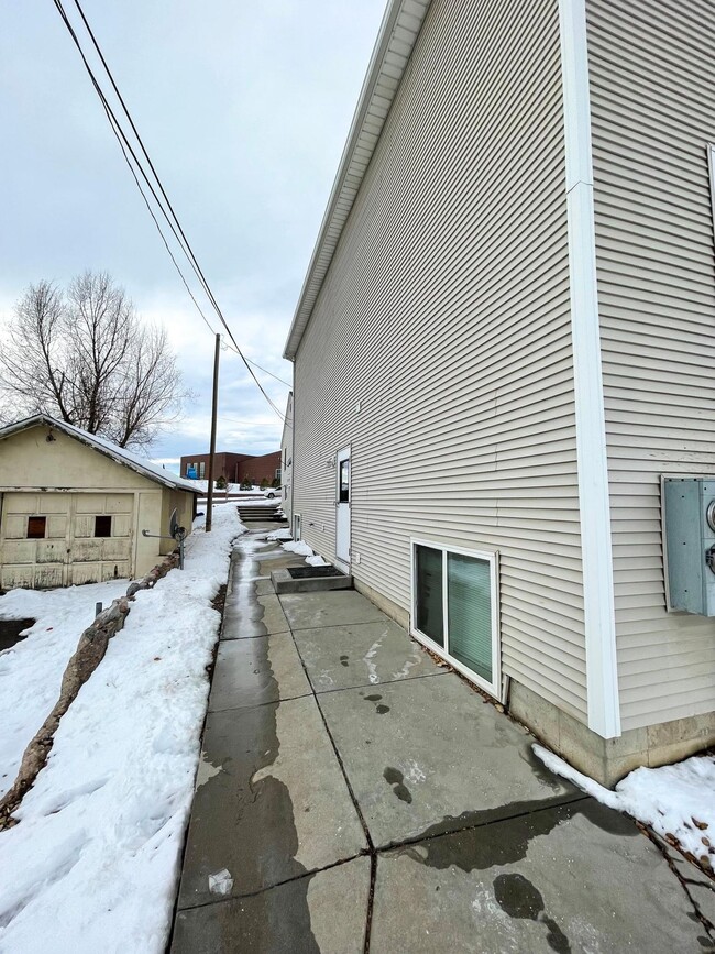 Building Photo - Ikea furnished room + shared furnished living area REMODELED