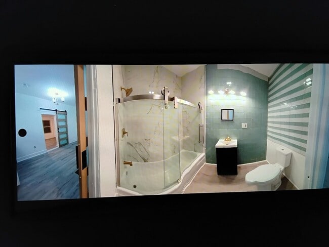 Building Photo - 505 Temple St