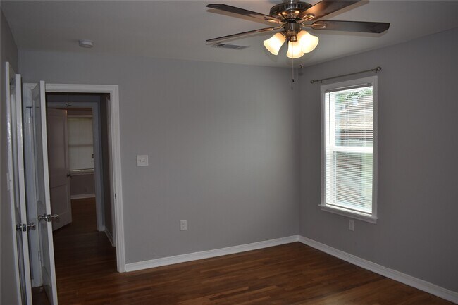 Building Photo - 904 Wisconsin St