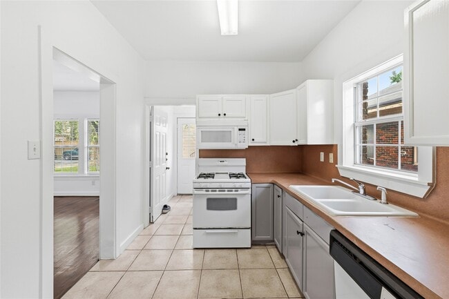 Building Photo - 2218 Arbor St