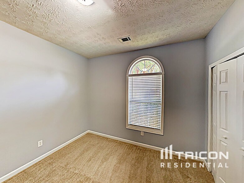 Building Photo - 420 Heathcliff Ct