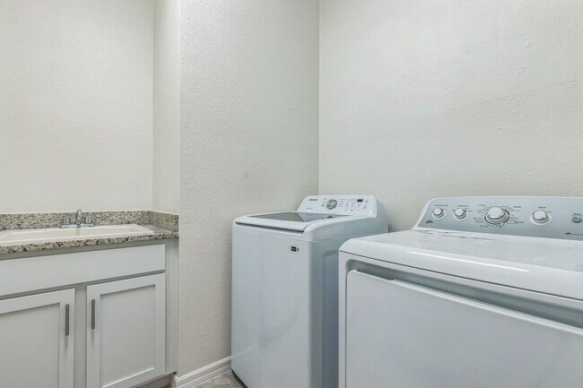 Building Photo - 4318 Teaberry Ln